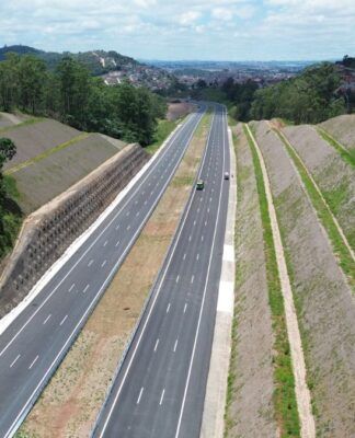 Pistas vazias do novo trecho do Rodoanel