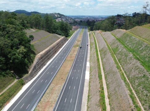Pistas vazias do novo trecho do Rodoanel