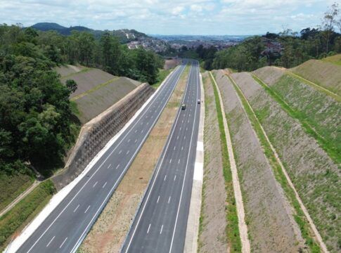 Pistas vazias do novo trecho do Rodoanel