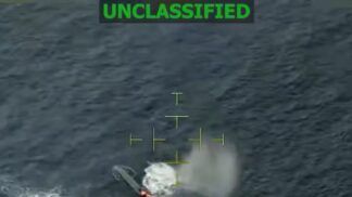 Imagem de satélite que mostra pequena explosão na água