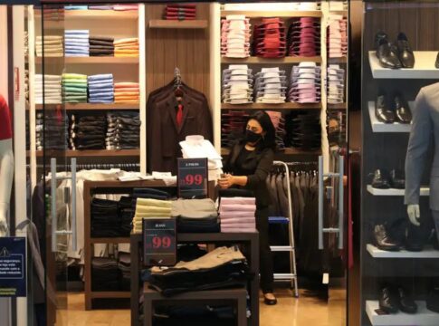 Entenda os direitos do consumidor para trocas de presentes de Natal