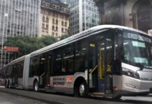 Motoristas de ônibus de SP encerram paralisação após acordo sobre 13º salário