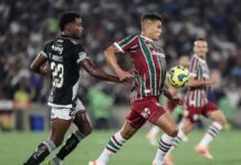 Vasco vira no fim, derruba invencibilidade do Flu e abre vantagem na semi da Copa do Brasil