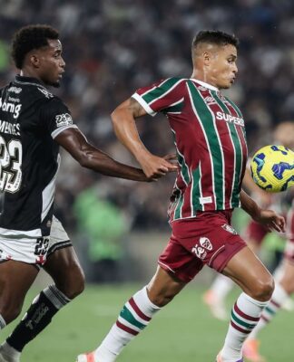 Vasco vira no fim, derruba invencibilidade do Flu e abre vantagem na semi da Copa do Brasil