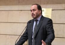 Carlos Bolsonaro renuncia ao mandato de vereador no Rio para disputar Senado