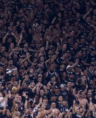 Torcida do Corinthians recorre ao MP para suspender proibição nos estádios