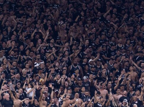 Torcida do Corinthians recorre ao MP para suspender proibição nos estádios