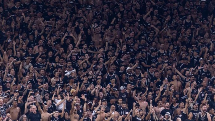 Torcida do Corinthians recorre ao MP para suspender proibição nos estádios
