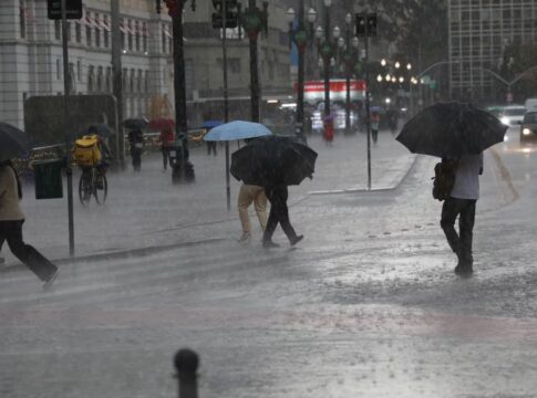 São Paulo terá chuvas e risco de alagamentos no fim de semana