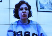 Imagem mostra Carla Zambelli em uma video-conferência