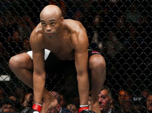 Anderson Silva mostra que ainda tem veneno e nocauteia Tyron Woodley em noite de boxe nos EUA