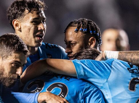 Neymar tira coelho da cartola, faz hat-trick e coloca o Santos respirando na missão salvação