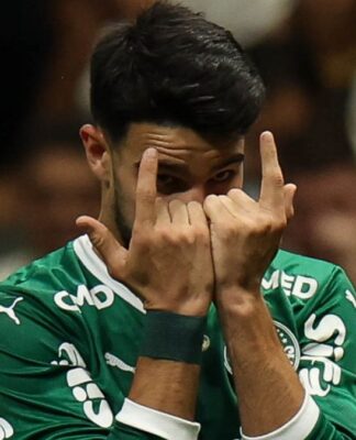 Palmeiras dá show na Arena MRV, atropela o Atlético-MG, mas fecha 2025 sem título