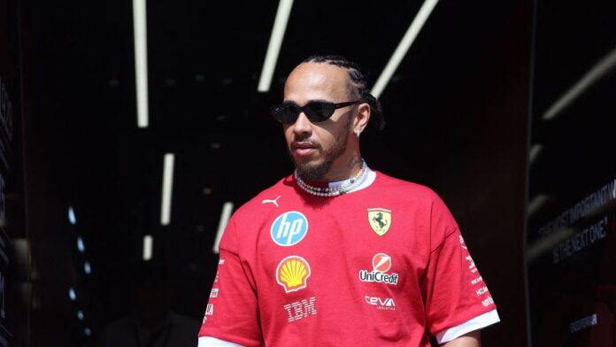 Lewis Hamilton alerta sobre ambiente que Hadjar enfrentará na Red Bull