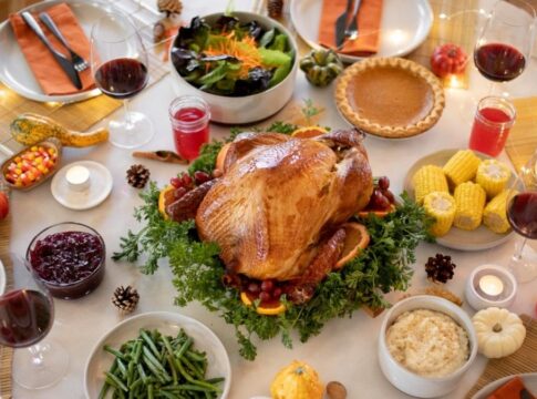 Brasileiros devem gastar R$ 338, em média, com ceia de Natal; aponta pesquisa