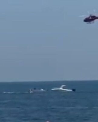 Ultraleve cai no mar em Copacabana no Rio de Janeiro