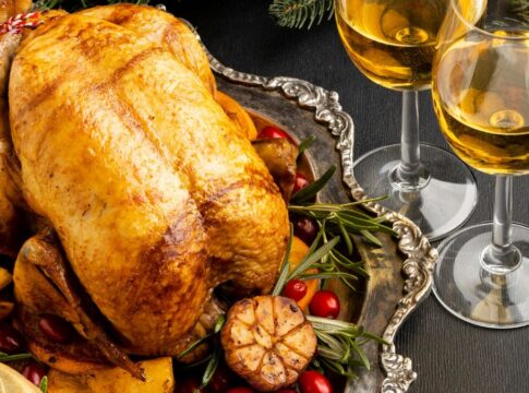 Não é mutação nem milagre: o frango de Natal cresce na base da genética e do planejamento
