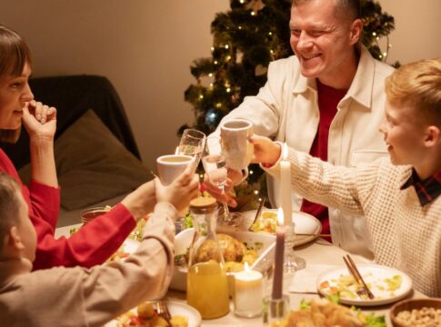 Por que a ceia acontece no dia 24 se o Natal é dia 25? A tradição explicada sem mistério