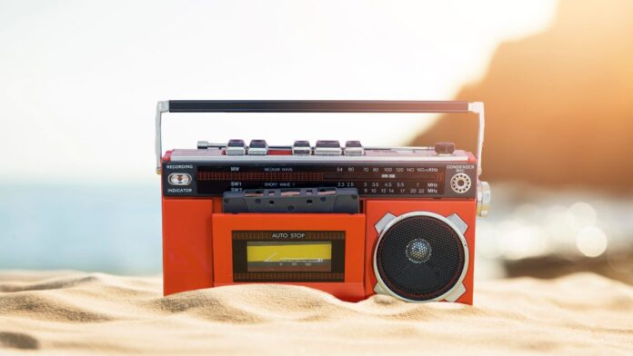 Abaixe o volume! Cidades multam em até R$ 10 mil uso de caixas de som em praias