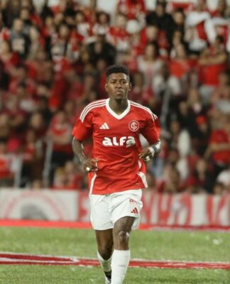 Reviravolta: Flamengo se acerta com Vitão e se aproxima do primeiro reforço para 2026