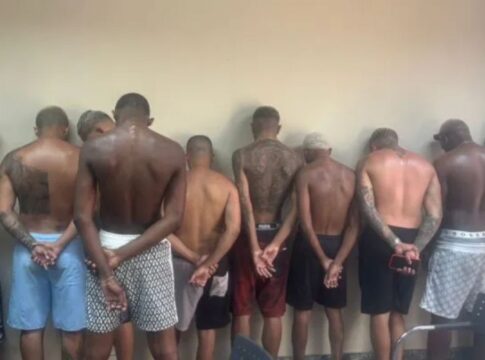 Guarda Civil detém 13 homens com drogas na Praia do Forte em Cabo Frio
