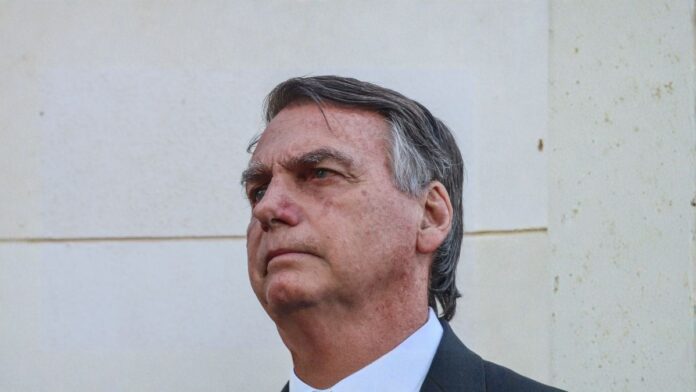Bolsonaro tem pedido de prisão domiciliar negado por Moraes