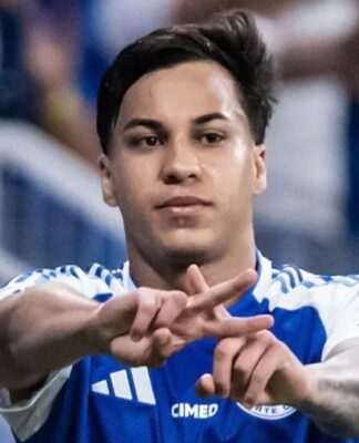 Flamengo faz proposta de 30 milhões de euros pelo atacante Kaio Jorge