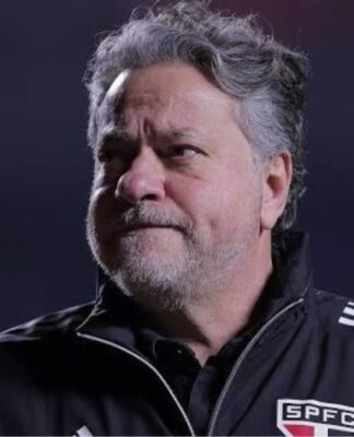 Oposição consegue 57 assinaturas e protocola pedido de reunião por saída de Casares