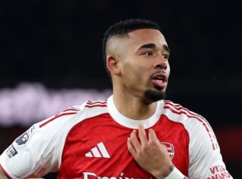 Com gol de Gabriel Jesus, Arsenal goleia Aston Villa e amplia liderança