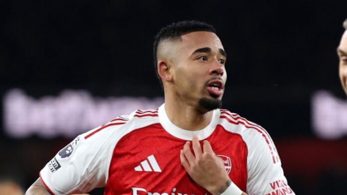 Com gol de Gabriel Jesus, Arsenal goleia Aston Villa e amplia liderança