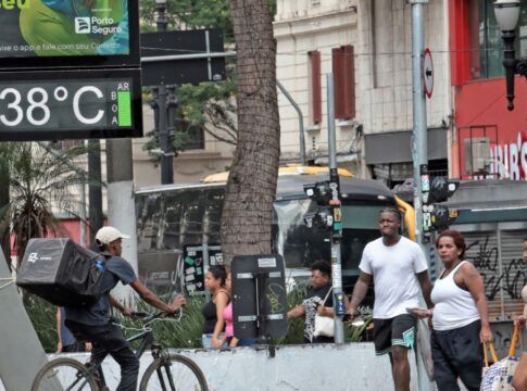 SP vai fechar o ano no modo verão raiz: calorão de 34°C e risco de granizo neste domingo