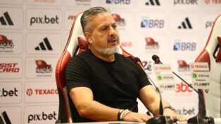 José Boto, diretor de futebol do Flamengo, durante entrevista coletiva