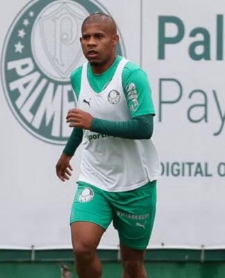 Palmeiras negocia o empréstimo de joia da base com o Athlético Paranaense