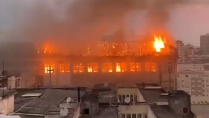 Incêndio atinge colégio centenário em Santa Maria (RS)