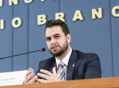 Após tentativa de fuga de Silvinei, Moraes determina prisão domiciliar para 10 condenados por trama golpista