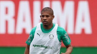 Gilberto durante treino do Palmeiras