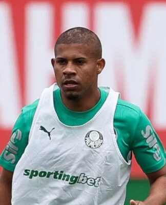 Gilberto durante treino do Palmeiras