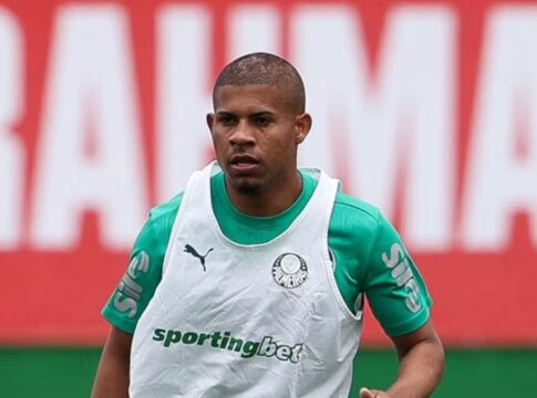 Gilberto durante treino do Palmeiras