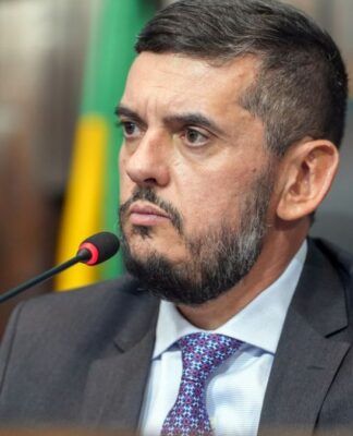 Deputados da Alerj votam por revogar prisão de Rodrigo Bacellar após cinco dias