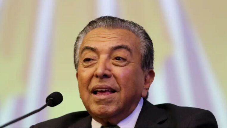 Mauricio de Sousa sorrindo em coletiva de imprensa