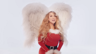 Mariah Carey no clipe All I Want for Christmas Is You (Make My Wish Come True Edition)