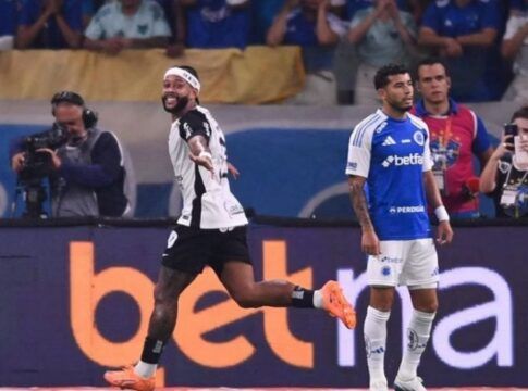 Corinthians vence no Mineirão e larga na frente por vaga na final da Copa do Brasil