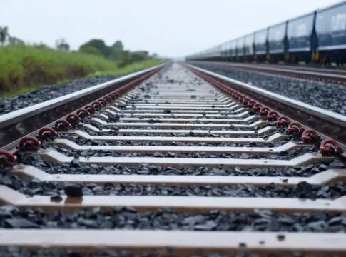 Imagem aproximada de um trilho de trem