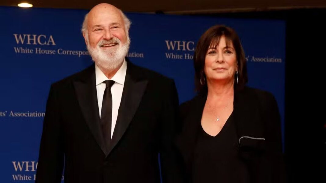 O diretor Rob Reiner e a esposa Michele Singer estão lado a lado em trajes formais