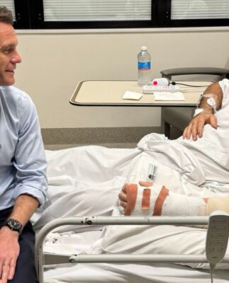 Herói em Sydney, Ahmed al Ahmed aparece em 1ª foto no hospital, ao lado do governador do estado de Nova Gales do Sul, Chris Minns