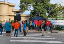 Funcionários da Petrobras fazem paralisação em frente a sede da empresa