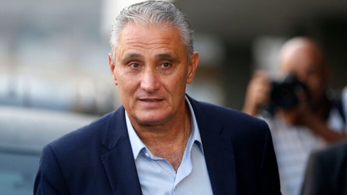 Tite veste terno e camisa azul