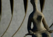 Estátua em frente à fachada do STF