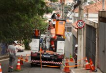 Prefeitura questiona Enel sobre frota parada enquanto 2 milhões ficam sem luz