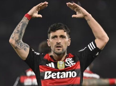 Arrascaeta, do Flamengo, é eleito o craque do Brasileirão 2025